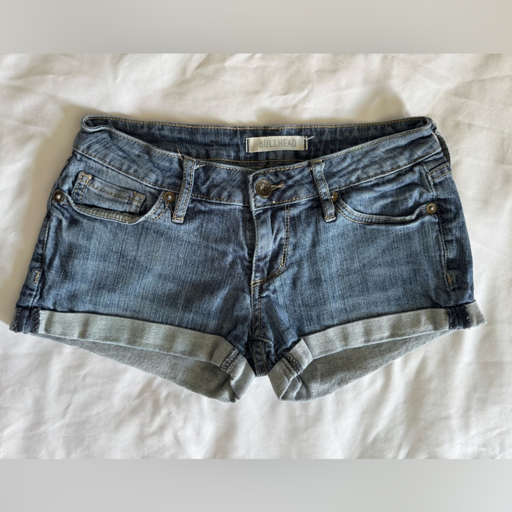 Bullhead Jean Shorts Juniors Size 1 | Low Rise, Medium Wash, Booty Shorts
